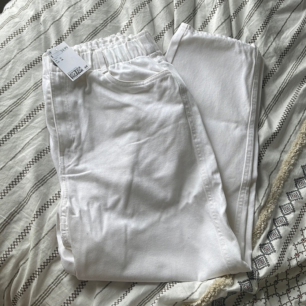 NWT🤍 white jeans